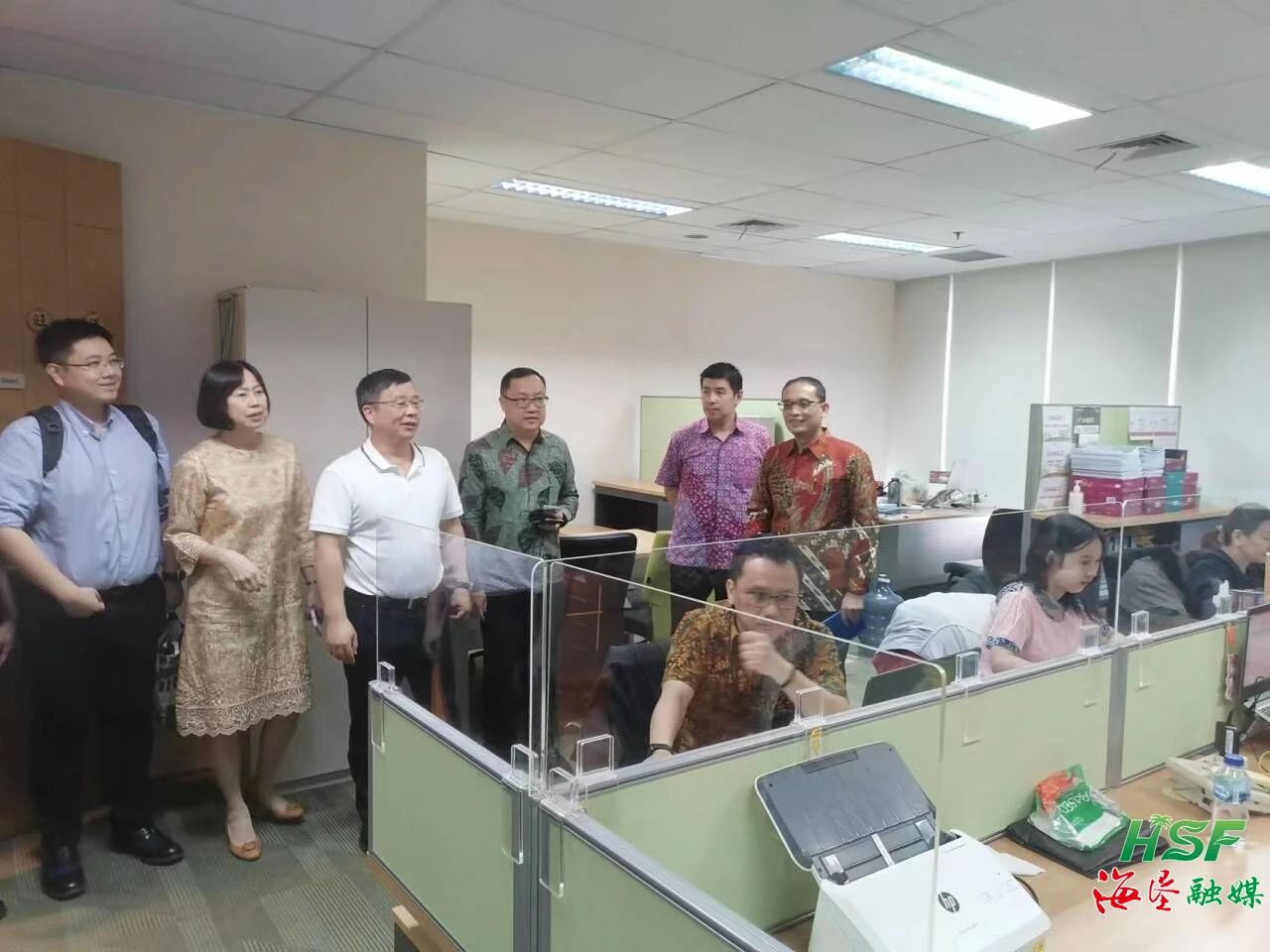 包洪文一行到KM公司调研。